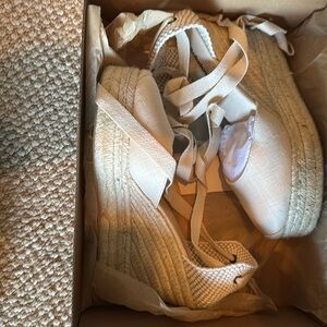NIB Platform Wedge Tie Up Espadrilles